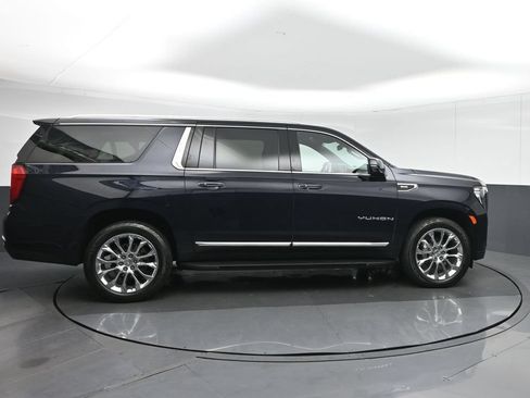 Used 2022 GMC Yukon XL SLT w/ SLT Premium Package AWD/4WD image 8