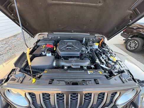 Used 2023 Jeep Wrangler Unlimited Sahara w/ Cold Weather Group AWD/4WD image 63