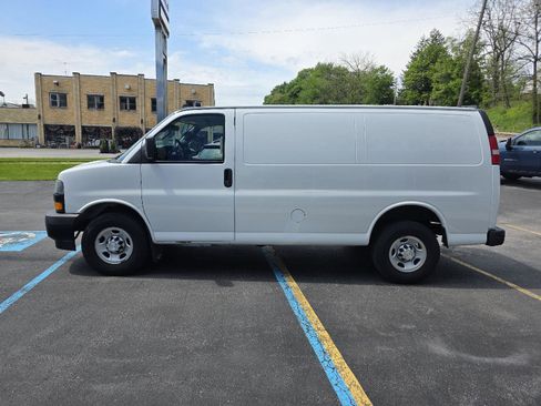 Used 2019 Chevrolet Express 2500 RWD image 4