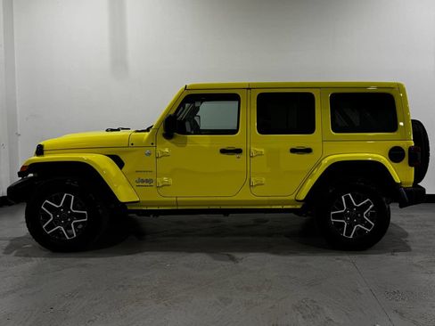 Used 2024 Jeep Wrangler Unlimited Sahara w/ Technology Group AWD/4WD image 14