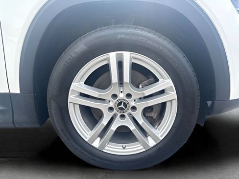 Used 2023 Mercedes-Benz GLB 250 4MATIC w/ Premium Package image 33