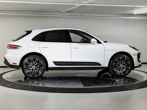 Certified 2025 Porsche Macan image 8