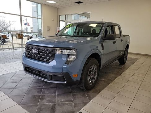 Used 2025 Ford Maverick XLT image 2