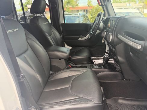 Used 2016 Jeep Wrangler Unlimited Rubicon AWD/4WD image 13