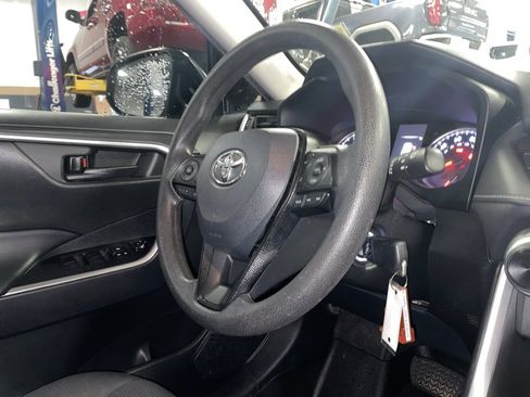 Used 2021 Toyota RAV4 LE image 30