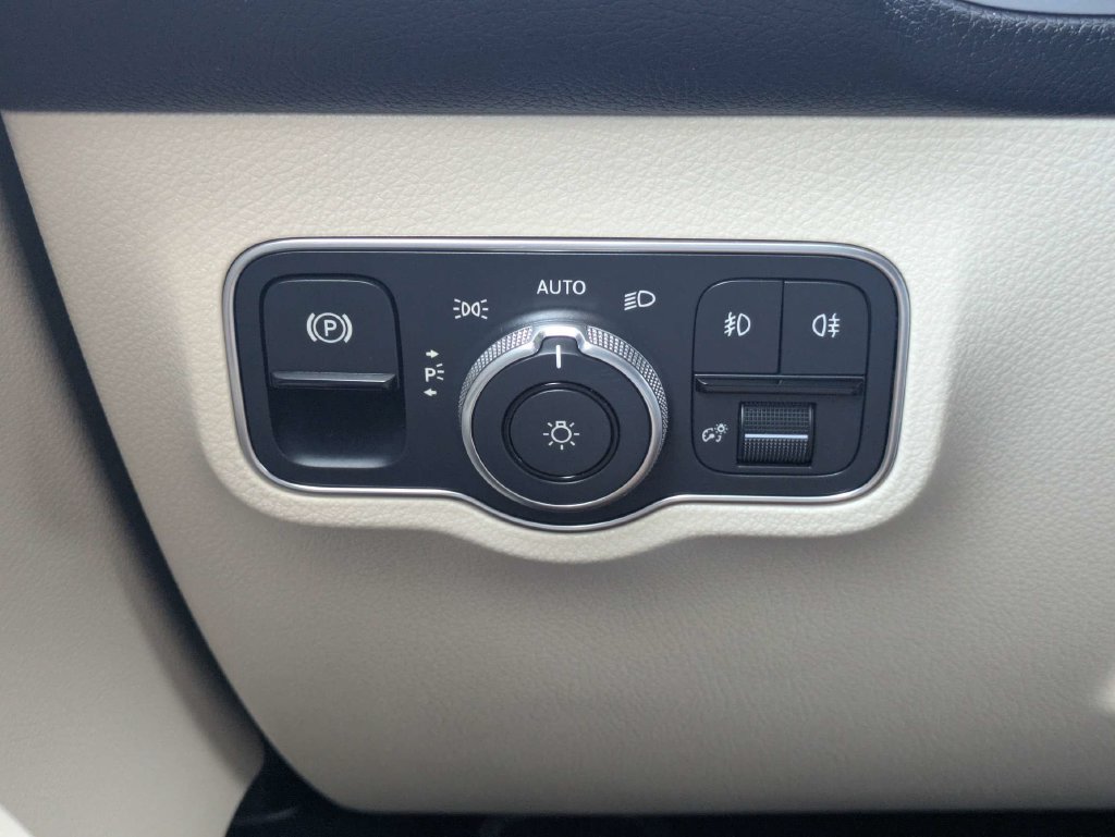 Used 2022 Mercedes-Benz GLB 250 image 28