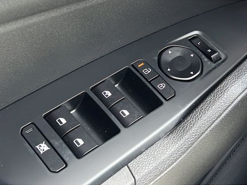 New 2026 Kia Sportage LX FWD image 16