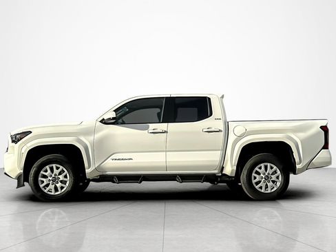 Certified 2025 Toyota Tacoma SR5 image 2