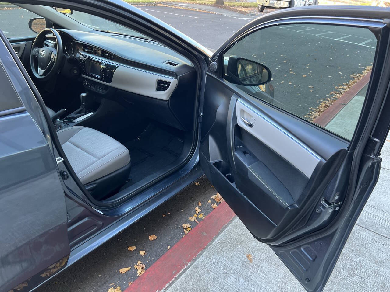Used 2016 Toyota Corolla LE FWD image 10