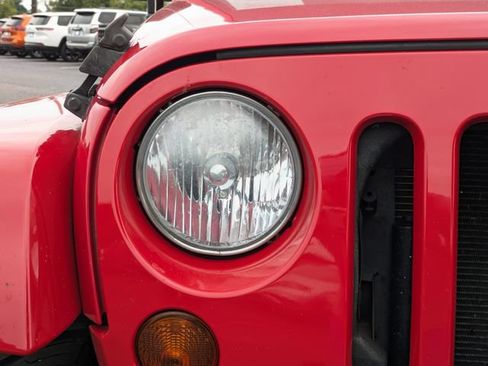 Used 2012 Jeep Wrangler Unlimited Sahara AWD/4WD image 10