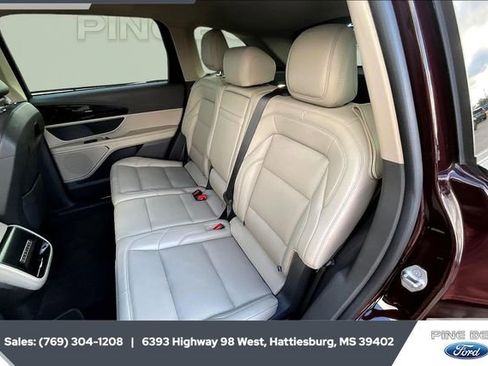 Used 2024 Lincoln Nautilus Premier image 19