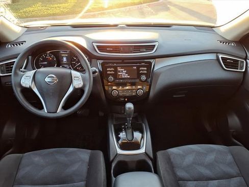 Used 2016 Nissan Rogue SV FWD image 5
