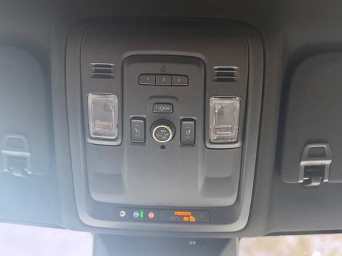 Used 2024 Cadillac Escalade ESV Luxury RWD image 37