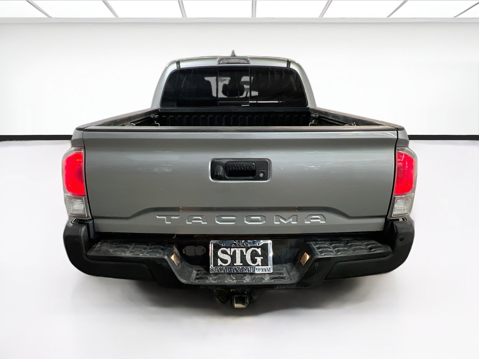 Used 2023 Toyota Tacoma TRD Off-Road w/ Technology Package AWD/4WD image 5