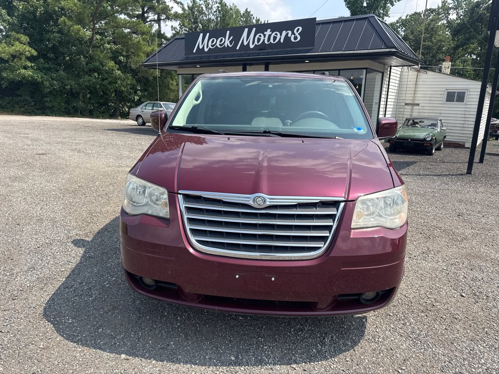 Used 2009 Chrysler Town & Country Touring FWD image 16