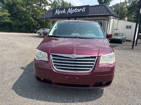 Used 2009 Chrysler Town & Country Touring FWD image 16