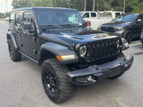 Used 2025 Jeep Wrangler Willys AWD/4WD image 3