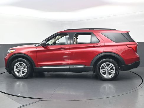Used 2022 Ford Explorer XLT w/ Equipment Group 202A AWD/4WD image 8