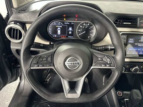 Used 2022 Nissan Versa SV w/ Trunk Package image 18