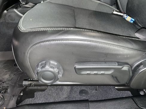 Used 2023 Jeep Gladiator Sport S image 11