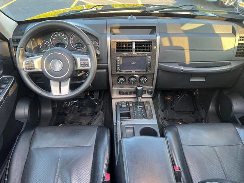 Used 2012 Jeep Liberty Limited Jet w/ Comfort/Convenience Group image 29