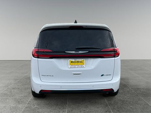 New 2025 Chrysler Pacifica Select FWD image 4