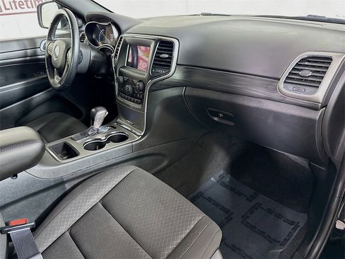 Used 2021 Jeep Grand Cherokee Laredo image 30