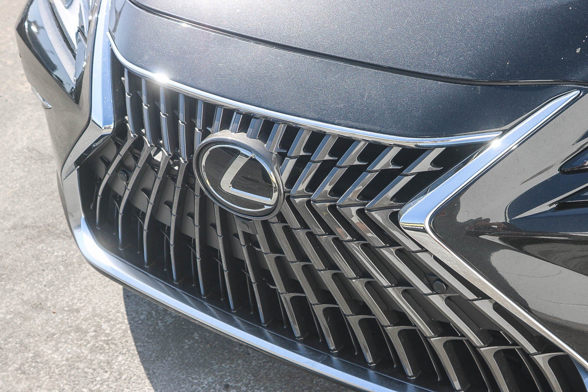 Used 2024 Lexus ES 300h w/ Premium Package FWD image 7