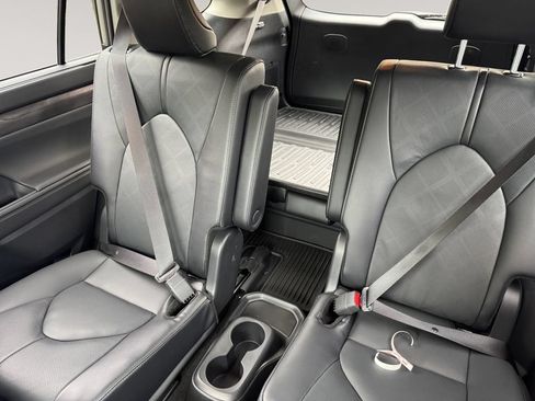 Used 2026 Toyota Highlander Platinum AWD/4WD image 13