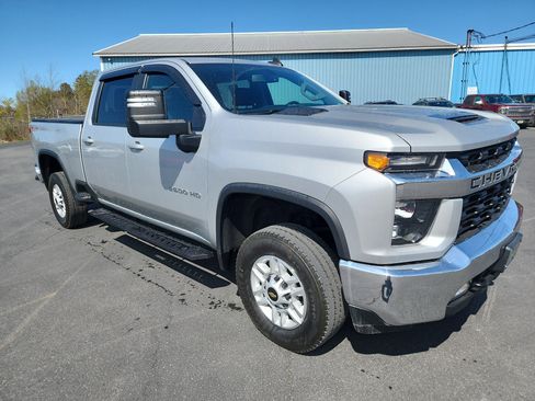 Used 2022 Chevrolet Silverado 2500 LT w/ Convenience Package AWD/4WD image 2