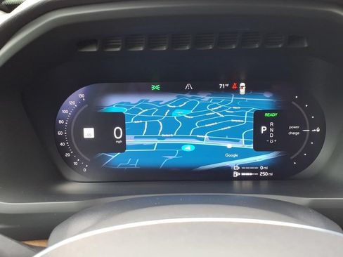 Certified 2025 Volvo XC90 T8 Plus w/ Protection Package AWD/4WD image 13