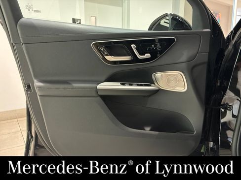 Used 2023 Mercedes-Benz GLC 300 4MATIC image 17