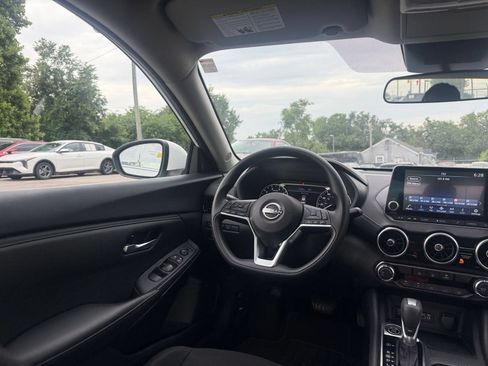 Used 2025 Nissan Sentra SV FWD image 33