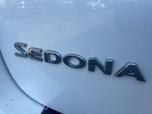 Used 2021 Kia Sedona LX FWD image 9