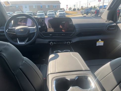 New 2025 Chevrolet Silverado EV LT image 26