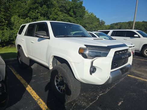 Used 2021 Toyota 4Runner TRD Off-Road Premium w/ Moonroof Package AWD/4WD image 3