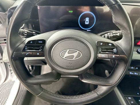 Used 2024 Hyundai Elantra Limited image 12