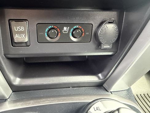 Used 2018 Toyota 4Runner SR5 AWD/4WD image 15