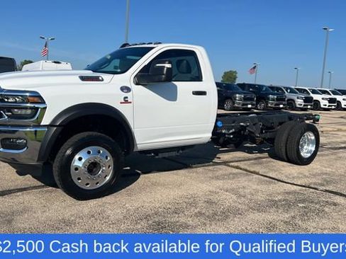 New 2026 RAM 5500 Tradesman w/ Chrome Appearance Group AWD/4WD image 3