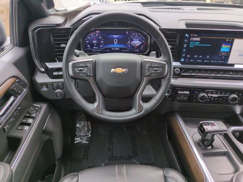 Used 2025 Chevrolet Silverado 1500 High Country w/ High Country Premium Package AWD/4WD image 13