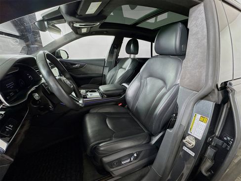 Used 2021 Audi Q8 Prestige w/ Prestige Package image 13