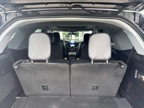 Used 2023 Ford Explorer Limited w/ Limited Technology Package RWD image 5