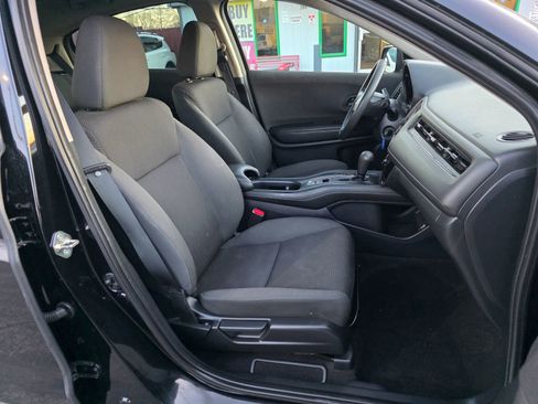 Used 2019 Honda HR-V LX image 12