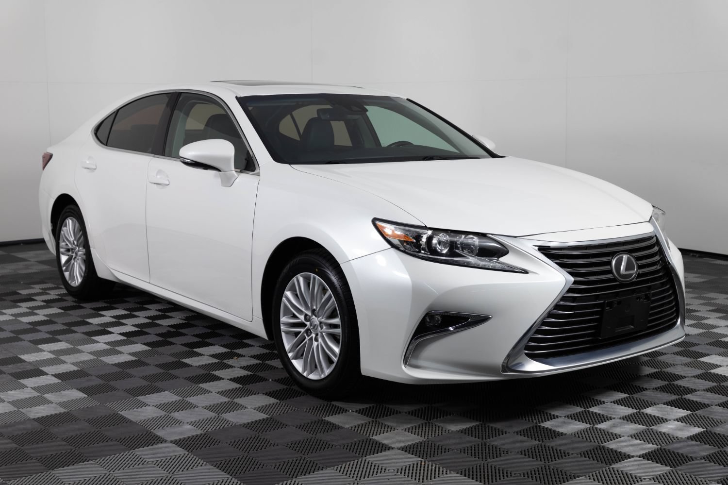 Used 2017 Lexus ES 350 w/ Accessory Package FWD image 10