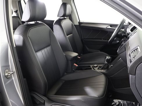 Used 2022 Volkswagen Tiguan SE image 30