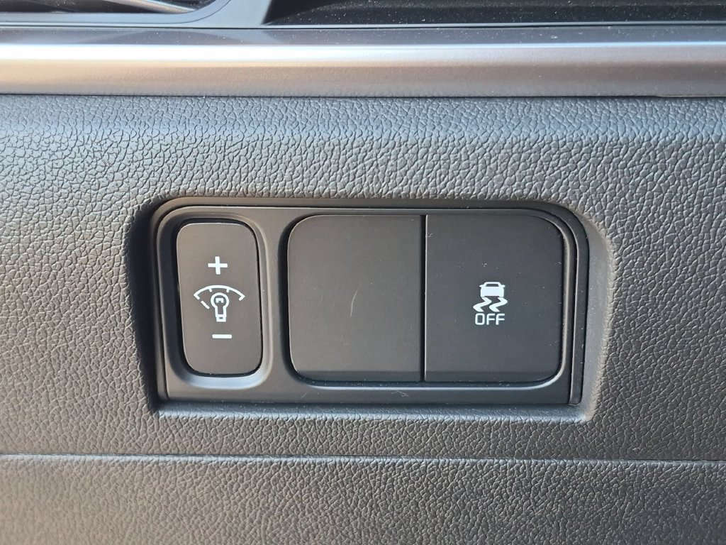 Used 2025 Kia Sorento LX FWD image 16