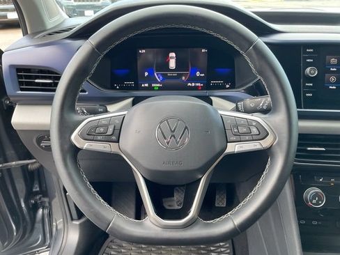 Used 2023 Volkswagen Taos SE w/ Panoramic Sunroof Package FWD image 14