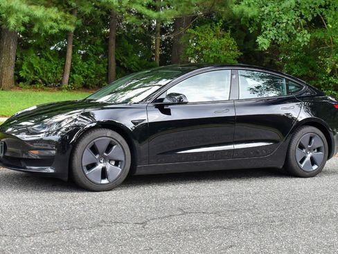 Used 2022 Tesla Model 3 Long Range AWD/4WD image 2