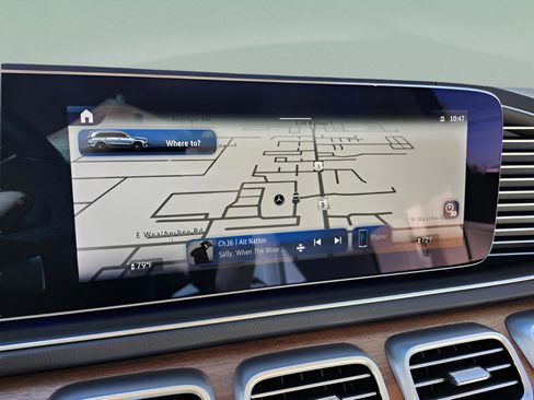 Used 2026 Mercedes-Benz GLS 450 4MATIC image 32