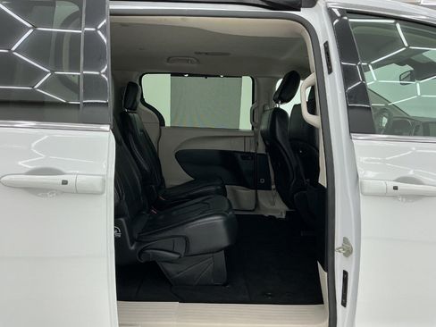 Used 2022 Chrysler Pacifica Touring-L FWD image 21